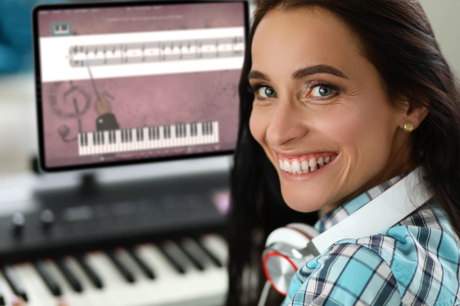 adults piano lessons app on ipad with MIDI piano keyboard